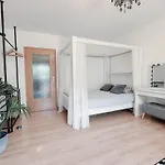 Zentrale Wohnung Mit Balkon