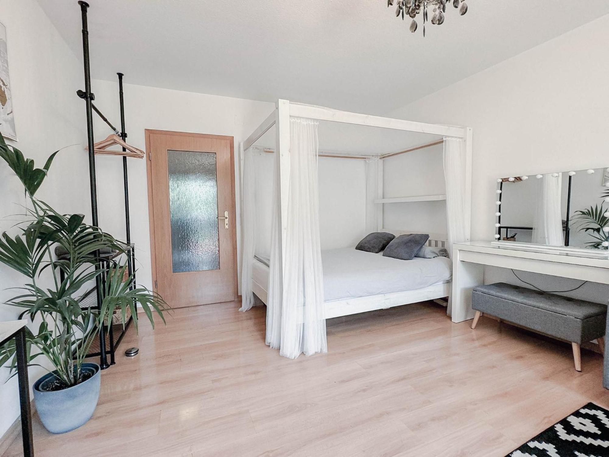 Zentrale Mit Balkon